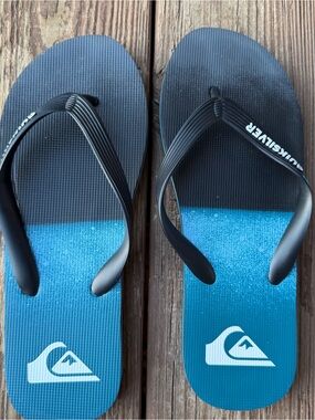 Quiksilver Flip Flops Men’s Size 8 Black Blue Gradient Beach Sandals Surf